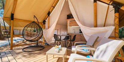 Luxuscamping - Zadar - Überdachte Terrasse - Camping Cikat Glamping Zelt Typ Premium auf Camping Čikat 