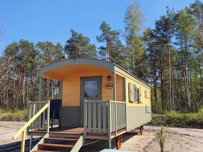 Luxury camping - WC - Lüneburger Heide - Aussenansicht - Campingplatz "Auf dem Simpel" Schäferwagen auf Campingplatz "Auf dem Simpel" 