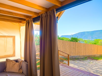 Luxury camping - TV - Italy - Glamping-Zelt Safari Loft - Grundriss Dachboden - Camping Lacona Pineta Glamping Tent Safari Loft auf Camping Lacona Pineta