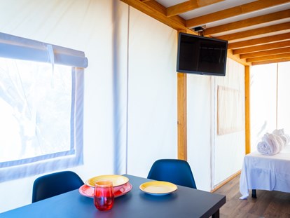 Luxury camping - Parkplatz bei Unterkunft - Italy - Glamping-Zelt Safari Loft - Grundriss Dachboden - Camping Lacona Pineta Glamping Tent Safari Loft auf Camping Lacona Pineta