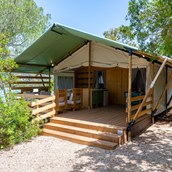 Luxuscamping: Glamping Tent Country Loft auf Camping Lacona Pineta - Camping Lacona Pineta: Glamping Tent Country Loft auf Camping Lacona Pineta