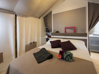Luxury camping - Preisniveau: moderat - Italy - Glamping Tent Mini Lodge auf Camping Lacona Pineta - Camping Lacona Pineta Glamping Tent Mini Lodge auf Camping Lacona Pineta