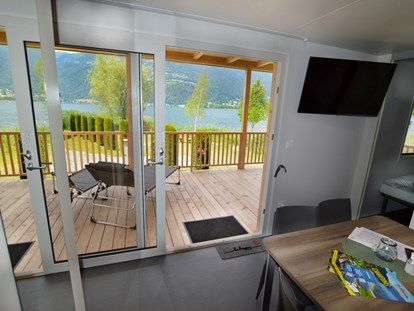 Luxury camping - Dusche - Carinthia - Ihr Blick zum See - Terrassen Camping Ossiacher See Premium Mobilheime mit Terrassen am Terrassen Camping Ossiacher See