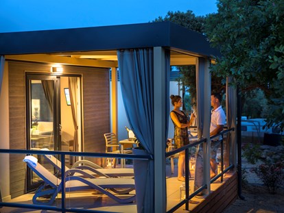 Luxuscamping - Kochmöglichkeit - Zadar - Šibenik - Ideal für romantische Abende - Krk Premium Camping Resort - Valamar Krk Premium Camping Resort - Mobilheim Bella Vista Premium Romantic 