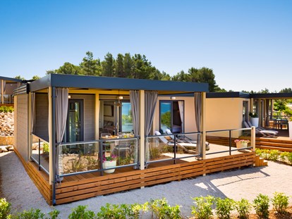 Luxuscamping - Art der Unterkunft: Mobilheim - Kvarner - Fläche: 32 m² - Krk Premium Camping Resort - Valamar Krk Premium Camping Resort - Mobilheim Bella Vista Premium 