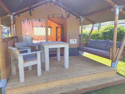Luxury camping - Parkplatz bei Unterkunft - Ostsee - Mobilheime direkt an der Ostsee Safarizelt