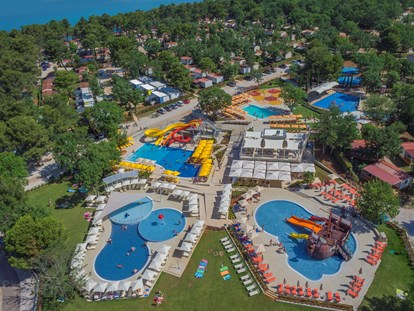 Luxuscamping - Dusche - Istrien - eine neue Familie Wasserpark - Lanterna Premium Camping Resort - Valamar Lanterna Premium Camping Resort - Mobilheim Comfort 
