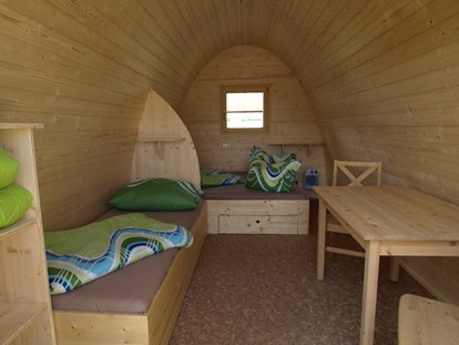 Luxuscamping - Segel- und Surfmöglichkeiten - Deutschland - Innenansicht ECLU L für bis zu 4 Personen (1 Doppel-, 1 Einzelbett mit Ausziehbett) - Campingplatz Gunzenberg
