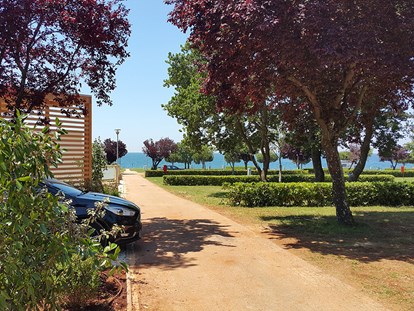 Luxuscamping - barrierefreier Zugang ins Wasser - Kroatien - CampingIN Park Umag - Meinmobilheim