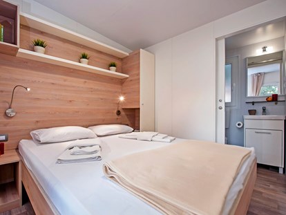 Luxuscamping - Kategorie der Anlage: 3 - Kroatien - FKK Campingplatz Solaris - Meinmobilheim