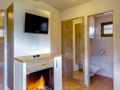 Luxury camping - Sauna - Chalet Wohnbereich - Camping Brunner am See