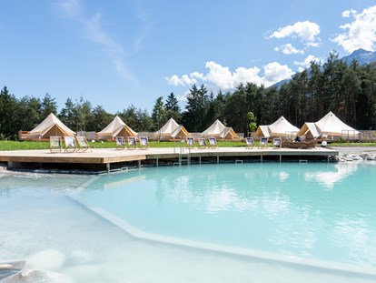Luxuscamping - Bademöglichkeit für Hunde - Glampingzelte in unmittelbarer Nähe des Natur Schwimmteiches - Camping Gerhardhof