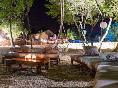 Luxuscamping - Lagerfeuerplatz - Lounge-Bereich - Boutique camping Nono Ban