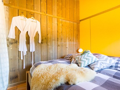 Luxuscamping - Hundewiese - Safari-zelt Schlafzimmer mit Doppelbett - Boutique camping Nono Ban