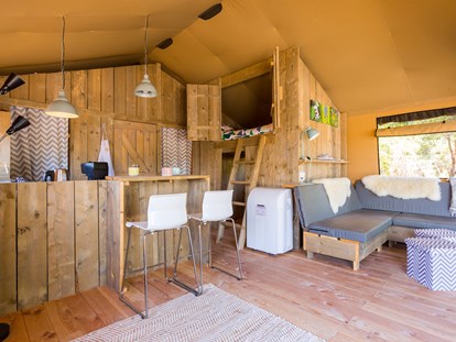 Luxuscamping - Swimmingpool - Safari-zelt deluxe (6 personen) Kuchen-ecke  - Boutique camping Nono Ban