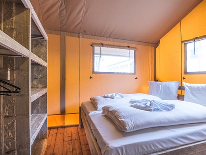 Luxuscamping - Umgebungsschwerpunkt: Fluss - Safarizelte - Schlafzimmer - Campingplatz am Treidlerweg