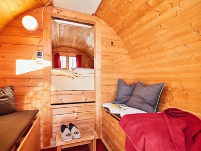 Luxuscamping - Umgebungsschwerpunkt: See - Innenbereich Wohnfass.  - Camping Dreiländereck in Tirol
