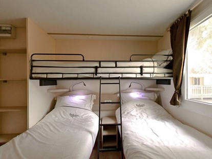 Luxuscamping - Umgebungsschwerpunkt: See - Italien - Kinderschlafzimmer - Camping Cisano - Suncamp