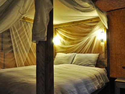 Luxuscamping - Cres - Lošinj - gemütliches Doppelbett - Camping Village Poljana - Suncamp