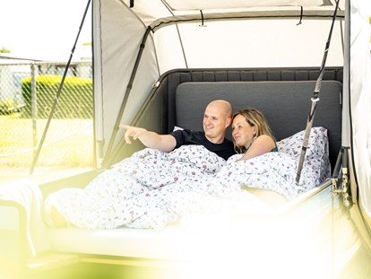 Luxury camping - gut erreichbar mit: Motorrad - Strandkorb zum schlafen - Ostseecamping Ferienpark Zierow