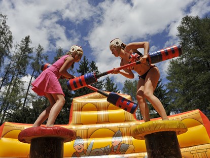 Luxury camping - Spielplatz - Kinderolympiade am Ferienparadies Natterer See - Nature Resort Natterer See