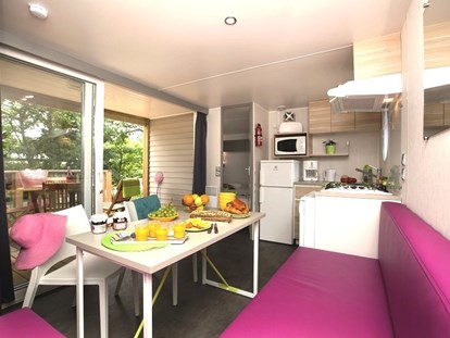 Luxuscamping - Umgebungsschwerpunkt: See - Cottage 2 Schlafzimmer Patio **** - Domaine des Alicourts