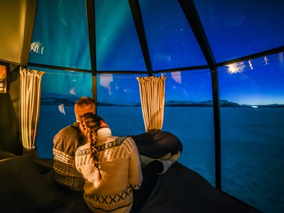 Luxuscamping - Glampingplatz autofrei - Schweden - Polarlichter vom Bett aus geniessen. - Laponia Sky Hut