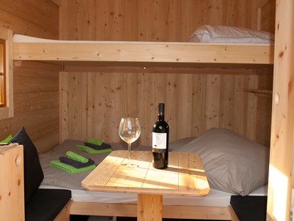 Luxury camping - Kiosk - Ein Glas Wein zum entspannen gibt's direkt bei uns im Shop. - Fortuna Camping am Neckar