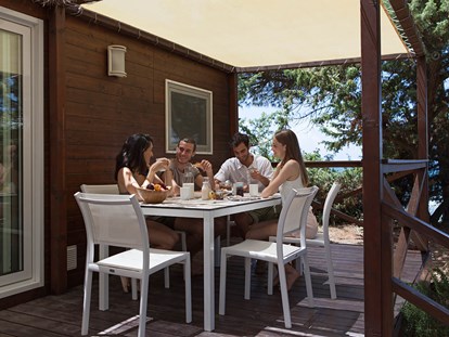 Luxury camping - barrierefreier Zugang ins Wasser - Home Club - PuntAla Camp & Resort