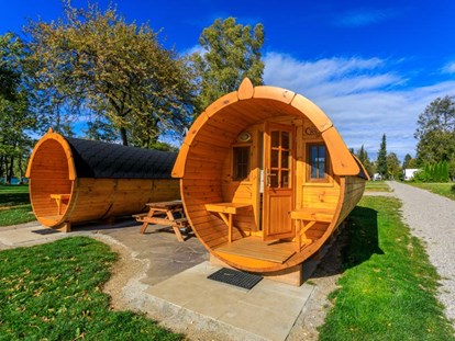 Luxury camping - Umgebungsschwerpunkt: am Land - Schlaffass XXL am Campingplatz Pilsensee - Pilsensee in Bayern