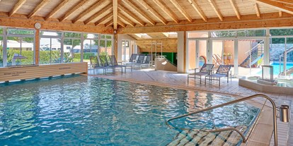Luxuscamping - Swimmingpool - Thermal-Hallenbad in unserer Thermal-Vital-Oase. - Kur- und Feriencamping Holmernhof Dreiquellenbad