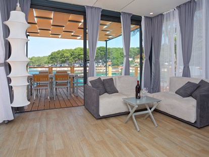 Luxuscamping - Swimmingpool - Kroatien - Geräumiges Wohnzimmer
 - Camping Cikat