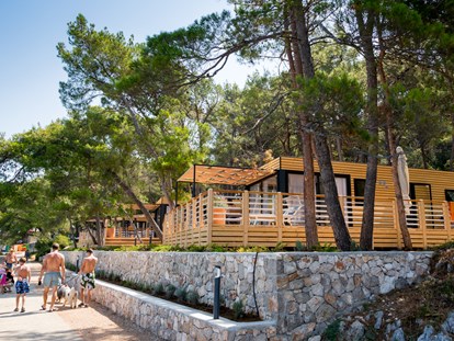 Luxuscamping - barrierefreier Zugang ins Wasser - Kroatien - View - Camping Cikat