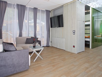 Luxuscamping - gut erreichbar mit: Schiff - Interier - Camping Cikat