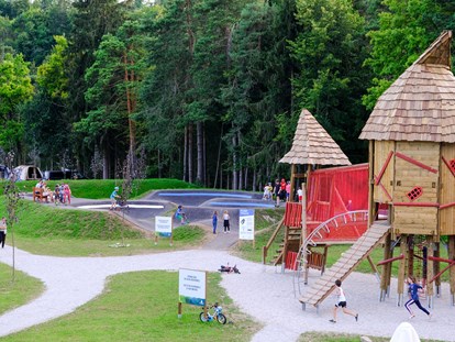 Luxuscamping - Spielraum - Spielplatz - River Camping Bled