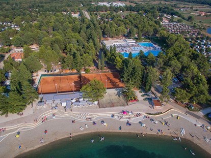 Luxury camping - Volleyball - Camping Valkanela - Luftaufnahme - Maistra Camping Valkanela