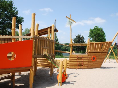 Luxuscamping - Umgebungsschwerpunkt: Strand - Deutschland - Abenteuerspielplatz gleich in der Nähe der Fässer - Falkensteinsee