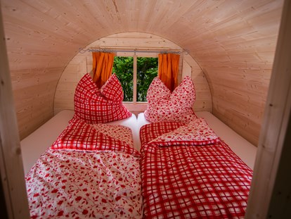Luxury camping - Umgebungsschwerpunkt: See - Innenansicht Glampingfass - Waldcamping Brombach