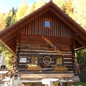 Glamping-Resorts: Die Petra Hütte mit Platz für 7 Personen - Bergheim Schmidts Almhütten und Stellplätze