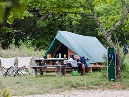 Luxuscamping - Art der Unterkunft: Safari-Zelt - Rhône-Alpes - Zelt Bonaventure - Camping Huttopia Dieulefit Zelt Bonaventure auf Camping Huttopia Dieulefit