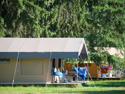 Luxuscamping - Terrasse - Gard - Camping Huttopia Le Moulin Zelt Toile & Bois Sweet für 5 Pers. auf Camping Huttopia Le Moulin