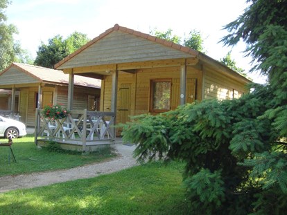 Luxuscamping - getrennte Schlafbereiche - Centre - Chalet - Camping Huttopia Les Chateaux Chalet Decouverte für 6 Pers. auf Camping Huttopia Les Chateaux