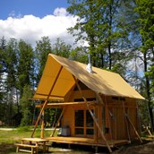 Luxuscamping: Cahutte Aussenansicht  - Camping Huttopia Sud Ardèche: Cahutte für naturnahe Ferien auf Camping Huttopia Sud Ardèche