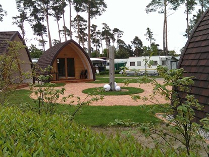 Luxuscamping - Terrasse - Deutschland - Campingpark Buntspecht Gotikdorf im Campingpark Buntspecht - Haustyp Susanne