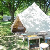 Glampingunterkunft: Glamping im Safari-Zelt mitten im Park und direkt am See - Camping Zürich: Safari-Zelt auf Camping Zürich