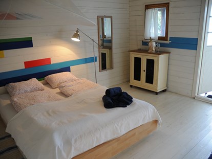 Luxuscamping - Terrasse - Schweiz - Das Cottage bietet Platz für 4 Erwachsene, mit einem Doppelbett und Ausziehsofa. - Camping Zürich Cottage auf Camping Zürich