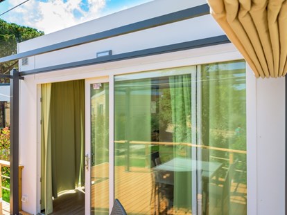 Luxury camping - Grill - Tuscany - In einem Entwicklungs und technologischen Anwendungs- Kontext, wurde das neue Elite-Chalet für maximalen Komfort gebaut.

 - Camping Lacona Pineta Chalet Elite auf Camping Lacona Pineta