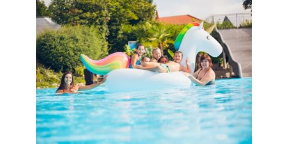 Luxuscamping - WC - Freibad im Camping & Ferienpark Orsingen - Camping & Ferienpark Orsingen Bungalows auf Camping & Ferienpark Orsingen