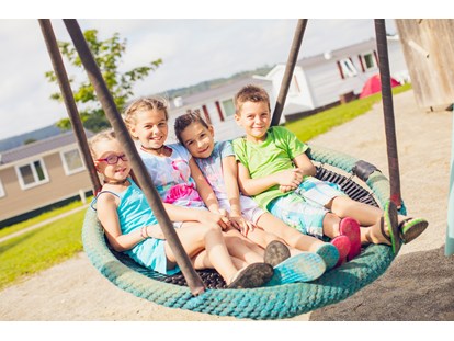 Luxuscamping - Preisniveau: moderat - Spielplätze auf dem Camping & Ferienpark Orsingen - Camping & Ferienpark Orsingen Bungalows auf Camping & Ferienpark Orsingen