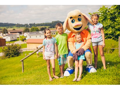 Luxuscamping - Art der Unterkunft: Bungalow - Animation in den Ferien in Baden-Württemberg mit unserem Maskottchen Orsi - Camping & Ferienpark Orsingen Bungalows auf Camping & Ferienpark Orsingen